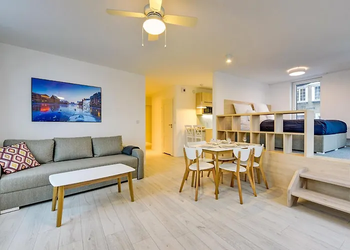 Chrobry Grodzka 10 4*