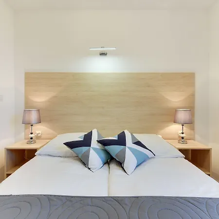 Chrobry Grodzka 10 아파트호텔